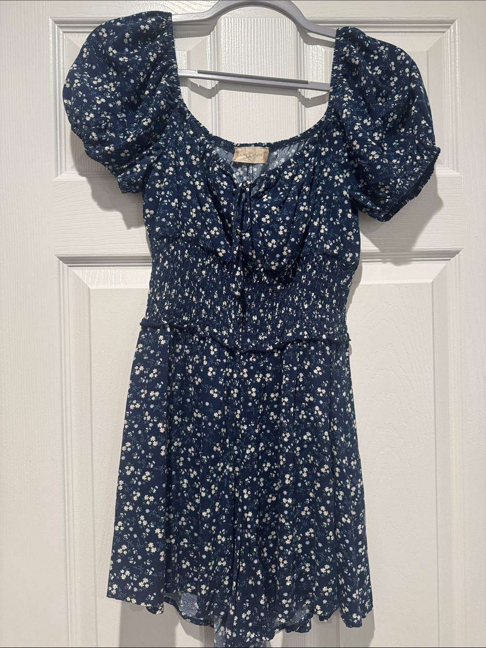Altars state Navy Floral Puff-Sleeve romper